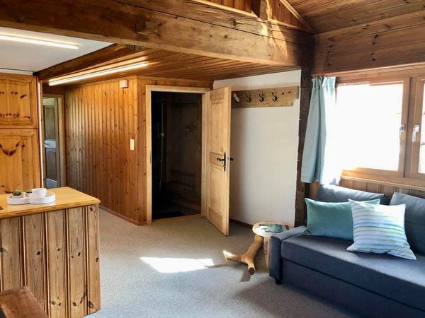 Eingang Ferienwohnung mit gemütlicher Sofaecke