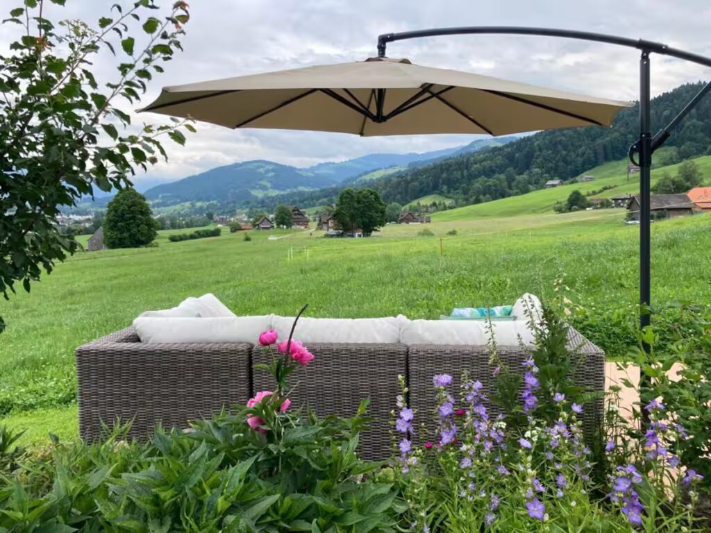 Gartenlounge und Aussicht auf die Weide